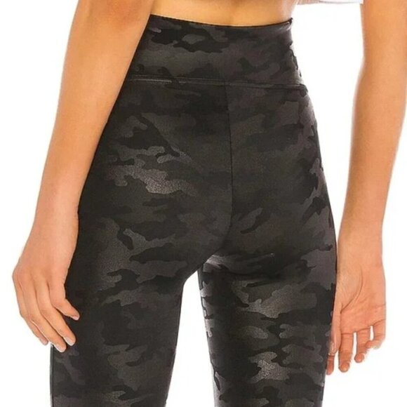 Spanx Black Metallic Camo Faux Leather Matte Leggings Size XS - Picture 4 of 9